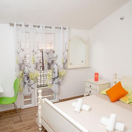 Apartment Ariana Bol Bagian luar foto