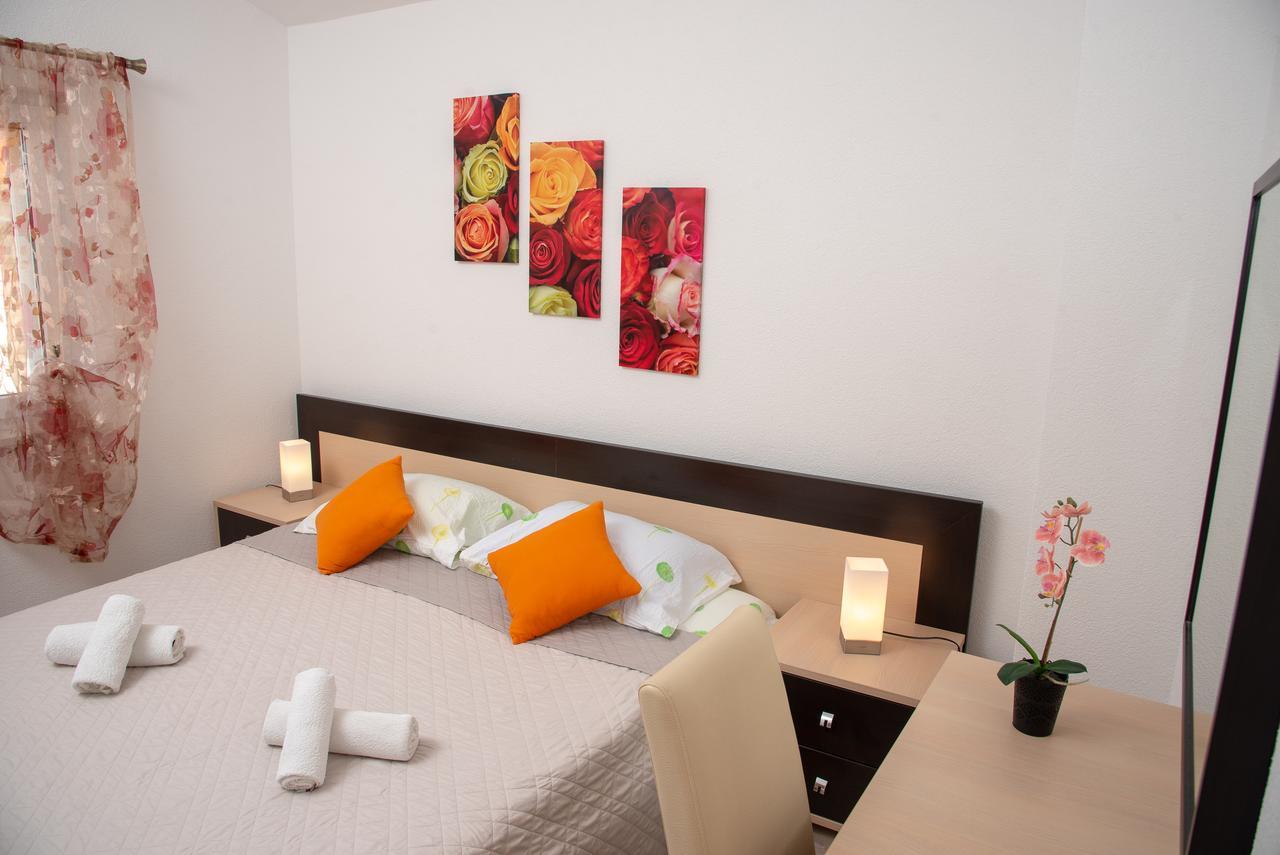 Apartment Ariana Bol Bagian luar foto
