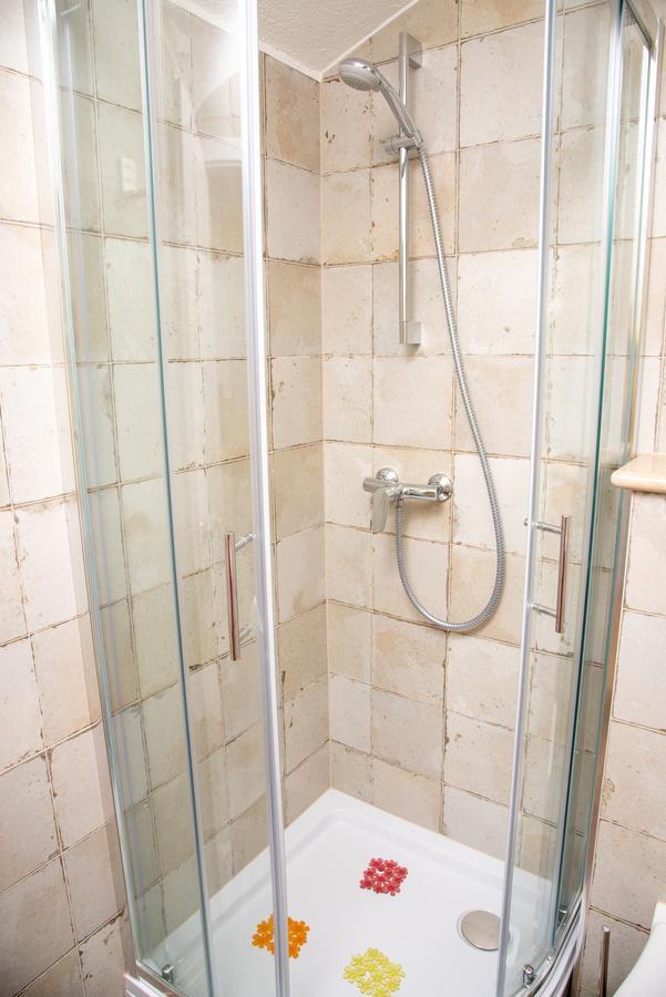 Apartment Ariana Bol Bagian luar foto