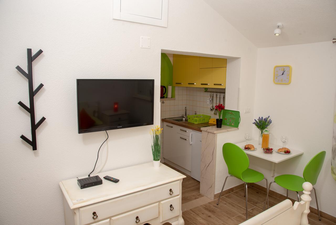 Apartment Ariana Bol Bagian luar foto
